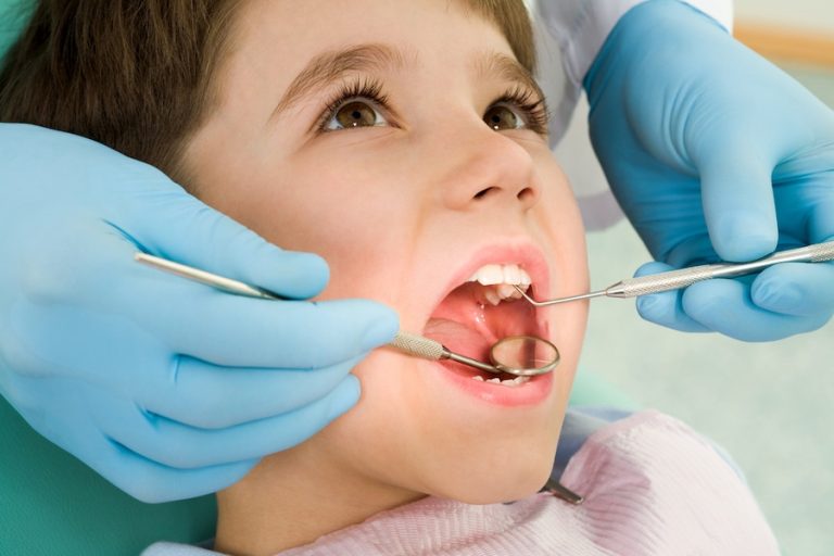 Symptoms of tooth decay in children