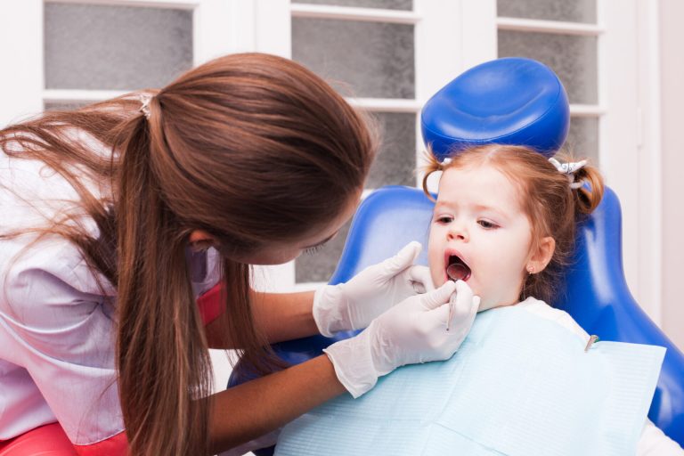 Children's first visit to the dentist