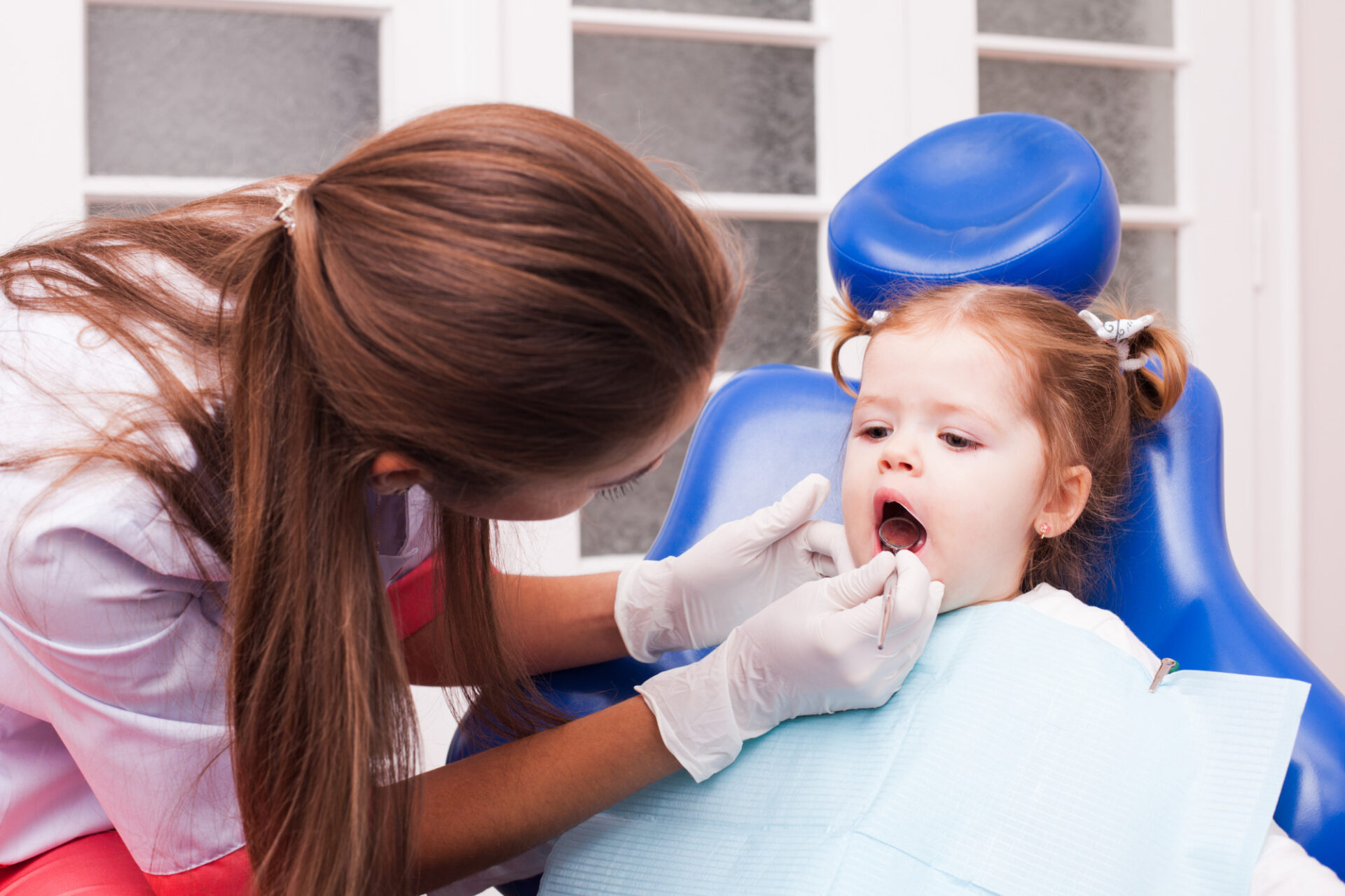 Children's first visit to the dentist
