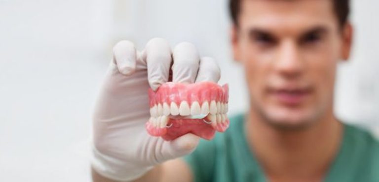 Movable prosthesis