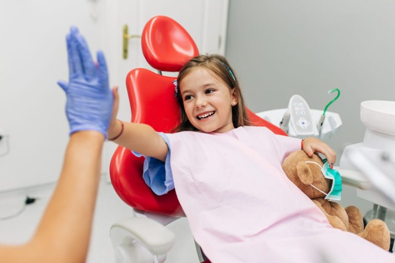 The right time for a child to visit the dentist for the first time