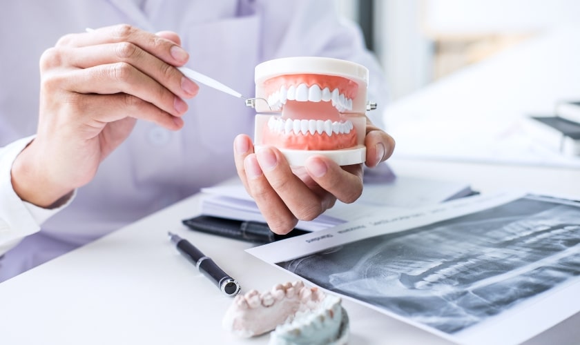 Proper maintenance of removable dental prosthesis
