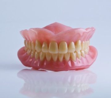 Bad smell from removable dentures