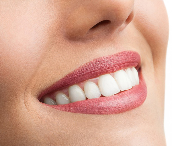 ترمیم با کامپوزیت یک روش محبوب و پرکاربرد در دندانپزشکی ترمیمی و زیبایی است. این روش با استفاده از مواد همرنگ دندان، نقص‌های ظاهری و ساختاری را اصلاح می‌کند.
