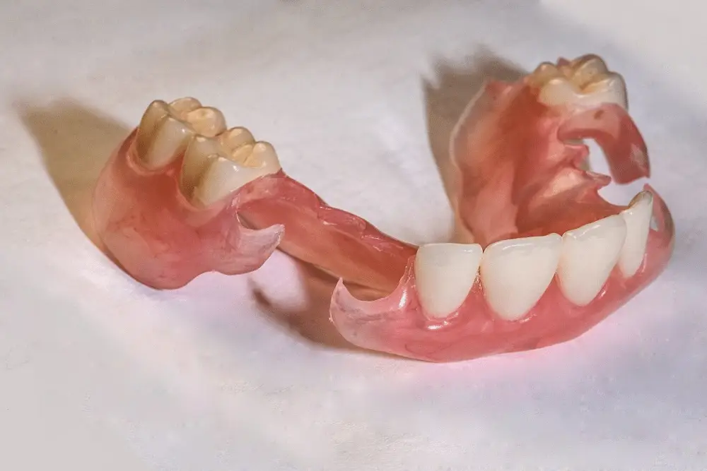 نگهداری از پروتز آکریلی 